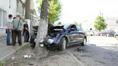 '“COBALT”INI  DARAXTGA URGAN HAYDOVChI SALONDAN ChIQARIB OLINDI'ning rasmi