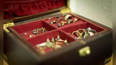 Изрображение 'В Ташкенте девушка обворовала свою бабушку, похитив украшения и наличные сумы'