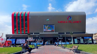 '​Икки кун ичида иккита йирик савдо марказига бомба қўйилгани ҳақида хабар берган аёл қўлга олинди'ning rasmi