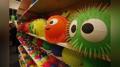 '«Ўзстандарт» агентлиги: Пойтахт бозорларида саратон касаллигини келтириб чиқарувчи ўйинчоқлар сотилмоқда'ning rasmi