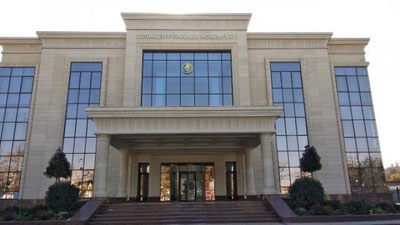 'Vazirlik, idora va hokimliklarning ma`muriy binolarini qurish va rekonstruksiya qilish ikki yilga to`xtatiladi'ning rasmi