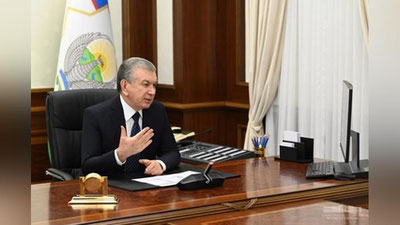 'Президент мактаб таълимидаги ислоҳотларнинг бориши юзасидан йиғилиш ўтказмоқда'ning rasmi