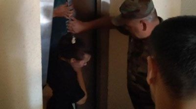 'Жиззахда лифтга  она ва чақалоқ қамалиб қолди'ning rasmi