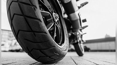 'Namanganda motosikl ikki piyodani urib ketdi'ning rasmi