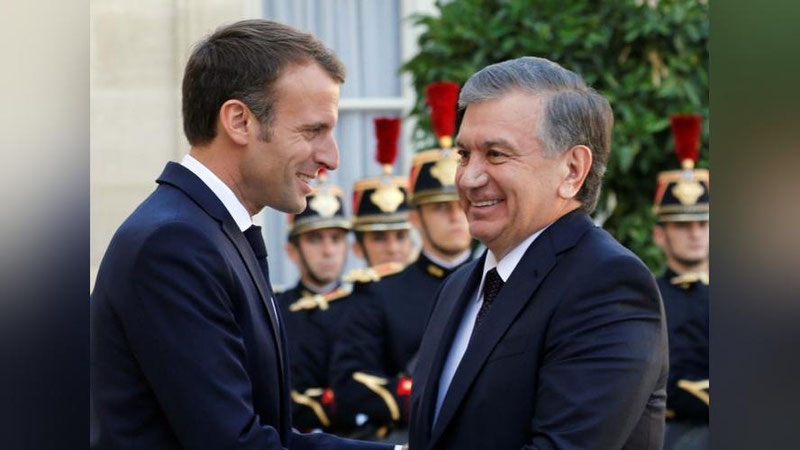 'Шавкат Мирзиёев Эммануэль Макронга табрик йўллади'ning rasmi