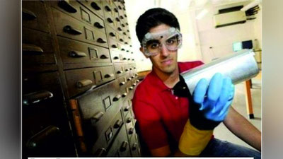 'Zararli gazlarni kislorodga aylantirib beruvchi qurilma ixtirochisi'ning rasmi