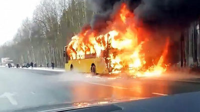 Изрображение 'Генконсульство назвало имя водителя, спасшего 50 пассажиров из горящего автобуса'