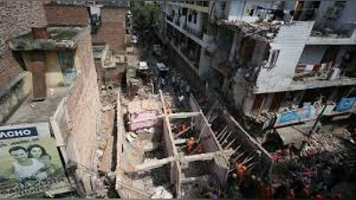 'Dehlida bino qulab tushdi'ning rasmi