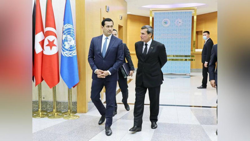 'Sardor Umurzakov Turkmaniston tashqi ishlar vaziri bilan uchrashdi'ning rasmi