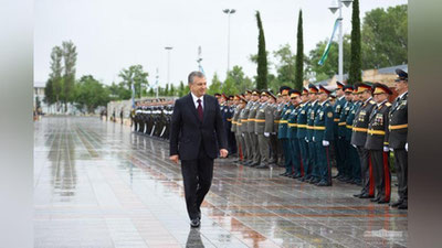 Изрображение 'Президент побывал в Парке Победы и возложил цветы к новому мемориальному комплексу (фото)'