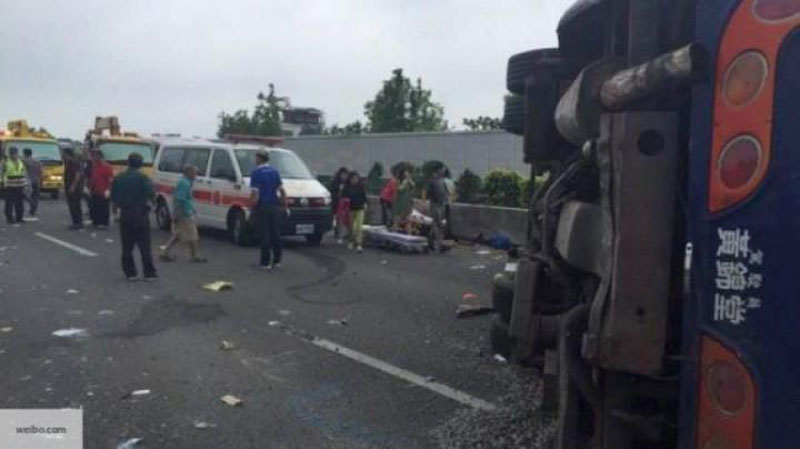 Изрображение 'ДТП С ТУРИСТИЧЕСКИМ АВТОБУСОМ НА ТАЙВАНЕ: ПОГИБЛИ 32 ЧЕЛОВЕКА'