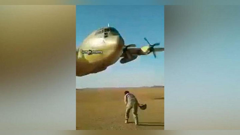 'Amerika samolyoti harbiy xizmatchining ustidan uchib o`tdi (Video)'ning rasmi