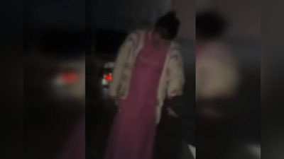 'Farg`onada ayol kiyimida yurgan yigitni bir guruh fuqarolar tutib olib, samosud qilishdi (video)'ning rasmi