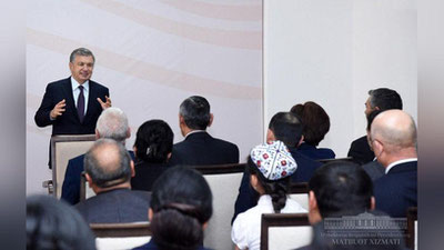 'Президент Томди туманида аҳоли билан мулоқот қилди 'ning rasmi