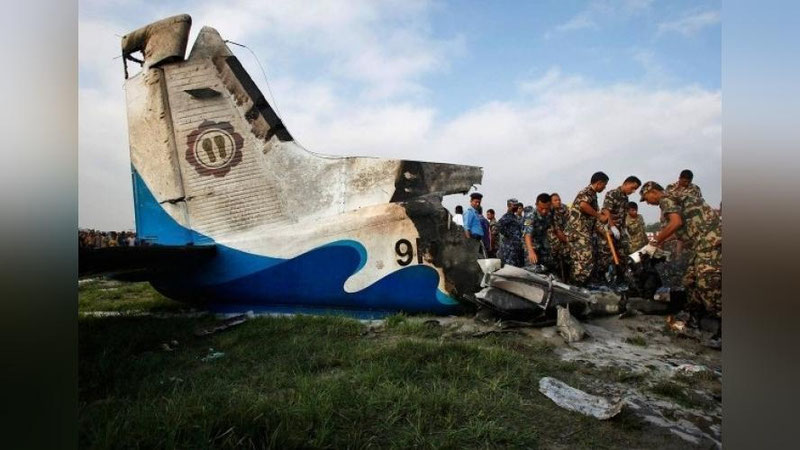 Изрображение 'В горах Непала разбился второй пассажирский самолет'