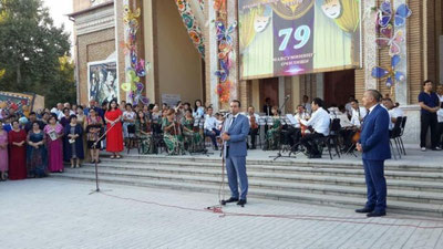 '​OZODBEK NAZARBEKOV MUQIMIY TEATRINING YaNGI MAVSUMI OChILIShIDA QATNAShDI'ning rasmi