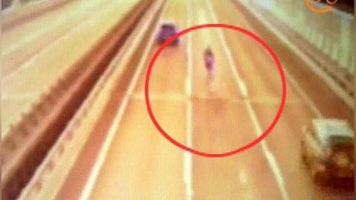 '​Байкернинг рюкзагидаги 12 минг рубль шамолга сочилди'ning rasmi