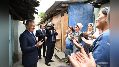 Изрображение 'ШАВКАТ МИРЗИЁЕВ ПОСЕТИЛ СТАРУЮ МАХАЛЛЮ В АНДИЖАНЕ'