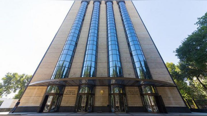 'Prezident «Bank xizmatlari ommabopligini oshirish bo`yicha qo`shimcha chora-tadbirlar to`g`risida»gi qarorni imzoladi'ning rasmi