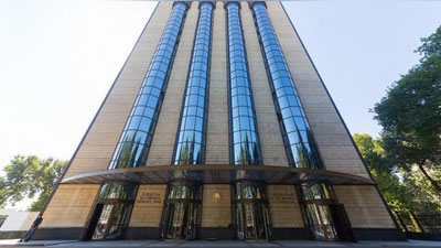 'Президент «Банк хизматлари оммабоплигини ошириш бўйича қўшимча чора-тадбирлар тўғрисида»ги қарорни имзолади'ning rasmi