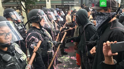 'СИЭТЛДА ПОЛИЦИЯ ВА НАМОЙИШЧИЛАР ЎРТАСИДА ТЎҚНАШУВ БЎЛДИ'ning rasmi