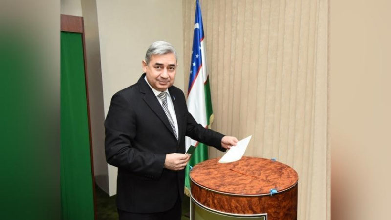 Изрображение 'КАНДИДАТ В ПРЕЗИДЕНТЫ УЗБЕКИСТАНА ХАТАМЖОН КЕТМОНОВ ПРОГОЛОСОВАЛ НА ВЫБОРАХ'