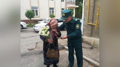 Изрображение 'ТАШКЕНТЦЫ ПОМОГЛИ НАЙТИ ГУВД ПЕНСИОНЕРКУ ДЛЯ ВРУЧЕНИЯ ПАСПОРТА'