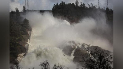 '​Kaliforniyada to`g`on buzilishi xavfi tufayli odamlar evakuasiya qilindi'ning rasmi