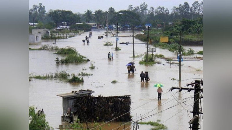 'Сув тошқинлари ва кўчкилар оқибатида 18 киши ҳалок бўлди'ning rasmi