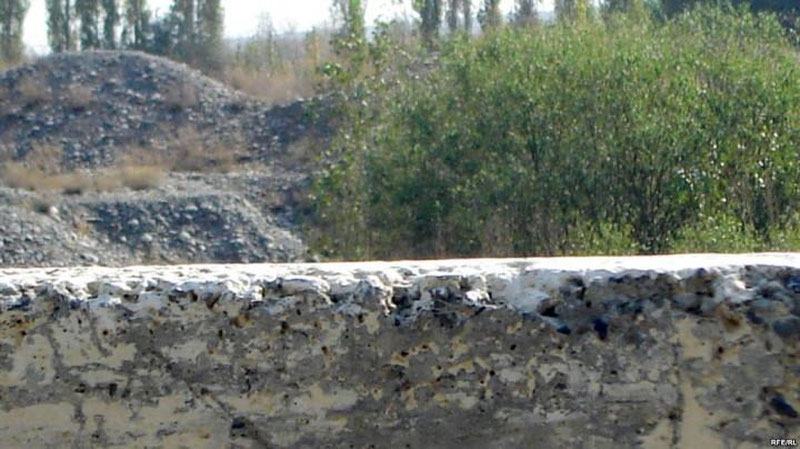 'Ўзбекистон ва Тожикистон чегараларидаги девор бузиб ташланди'ning rasmi