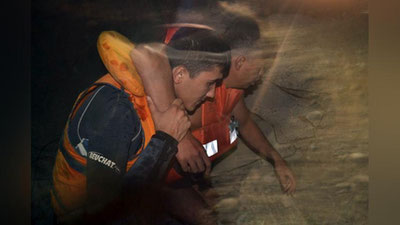 '​Қутқарувчилар Чирчиқ дарёсининг қирғоғига тушиб қолган фуқарони қутқариб қолишди'ning rasmi