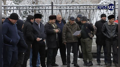 'Rossiyaga qatnovchi o`zbekistonlik haydovchilar Parlament binosi oldida to`planishdi. Ular nimadan norozi? (video)'ning rasmi