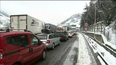 'Avstriya va Italiya chegarasida ulkan tirbandliklar yuzaga kelmoqda 'ning rasmi