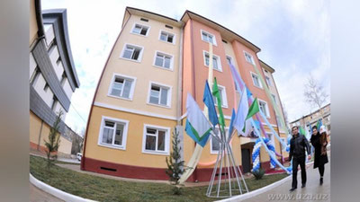 '​MIRZAOBODDA 32 OILA YaNGI UYGA KO`ChIB O`TDI'ning rasmi