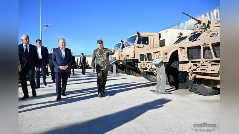 'Shavkat Mirziyoev Surxondaryoda chegarachilar bilan ko`rishdi'ning rasmi