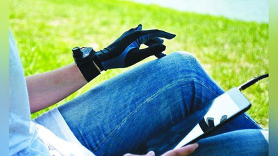 'MUSIQA ChALADIGAN QO`LQOPLAR 'ning rasmi