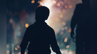 'Yo`qolgan 11 yoshli bola yarim tunda avtobus bekatidan topildi'ning rasmi