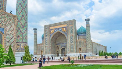 'To`qqiz oyda O`zbekistonga Rossiyadan 350 ming nafar sayyoh kelgan 'ning rasmi