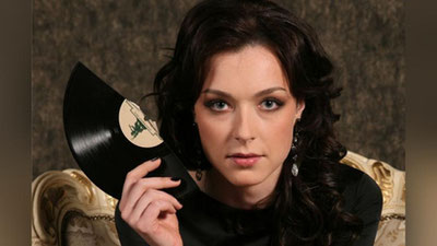 Изрображение 'СВЕТЛАНА АНТОНОВА: «Я РАНИМАЯ И СЛАБАЯ»'