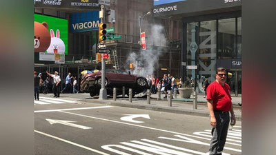 Изрображение 'В НЬЮ-ЙОРКЕ АВТОМОБИЛЬ ВРЕЗАЛСЯ В ТОЛПУ ПЕШЕХОДОВ'