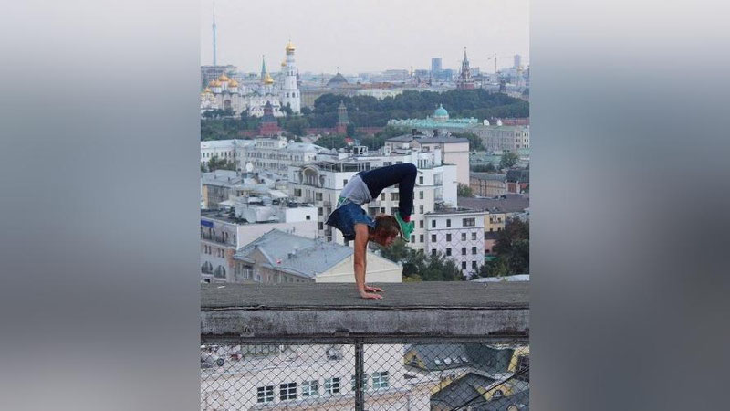 Изрображение 'РОССИЯНКА ДЕЛАЕТ САМЫЕ ОПАСНЫЕ СЕЛФИ В МИРЕ (ФОТО)'