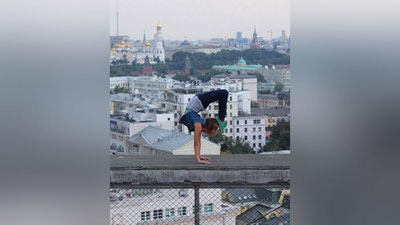 Изрображение 'РОССИЯНКА ДЕЛАЕТ САМЫЕ ОПАСНЫЕ СЕЛФИ В МИРЕ (ФОТО)'