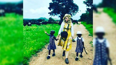 '​Madonna asrab olgan malavilik egizak qizlarini ommaga ko`rsatdi'ning rasmi