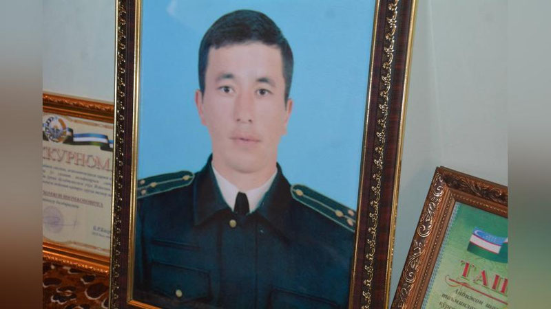 'Xizmat vaqtida fuqarolar tomonidan kaltaklanib, o`ldirilgan IIB xodimiga "Jasorat" medali berildi'ning rasmi