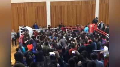 'Rossiyada MMA chempionatida ommaviy mushtlashuv yuz berdi (Video) 'ning rasmi