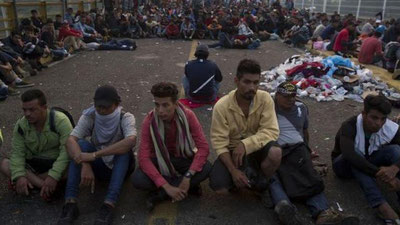 'Meksikaga muhojirlar karvoni kirib keldi'ning rasmi