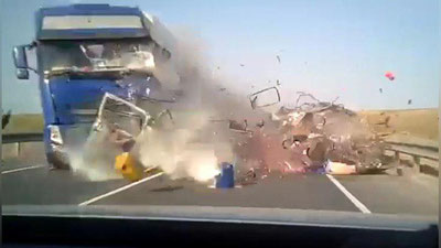 Изрображение 'СТРАШНОЕ ДТП С ПЯТЬЮ ПОГИБШИМИ ПОД САМАРОЙ ПОПАЛО НА ВИДЕО'