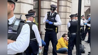 'Karl IIIning toj kiyish marosimida 52 kishini hibsga olindi'ning rasmi