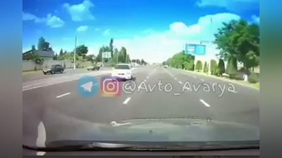 Изрображение 'Неожиданный поворот: в Ташкенте водитель попал в ДТП, чтобы избежать столкновения (видео)'
