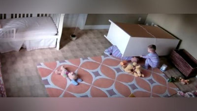 Изрображение 'ДВУХЛЕТНИЙ МАЛЫШ СПАС СВОЕГО БРАТА-БЛИЗНЕЦА (ВИДЕО)'